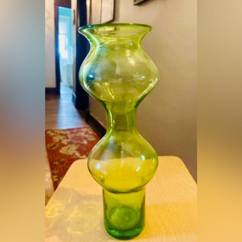 MCM Greenwich Tom Connally hand blown 14” hand blown Green Flint Glass Vase.
I